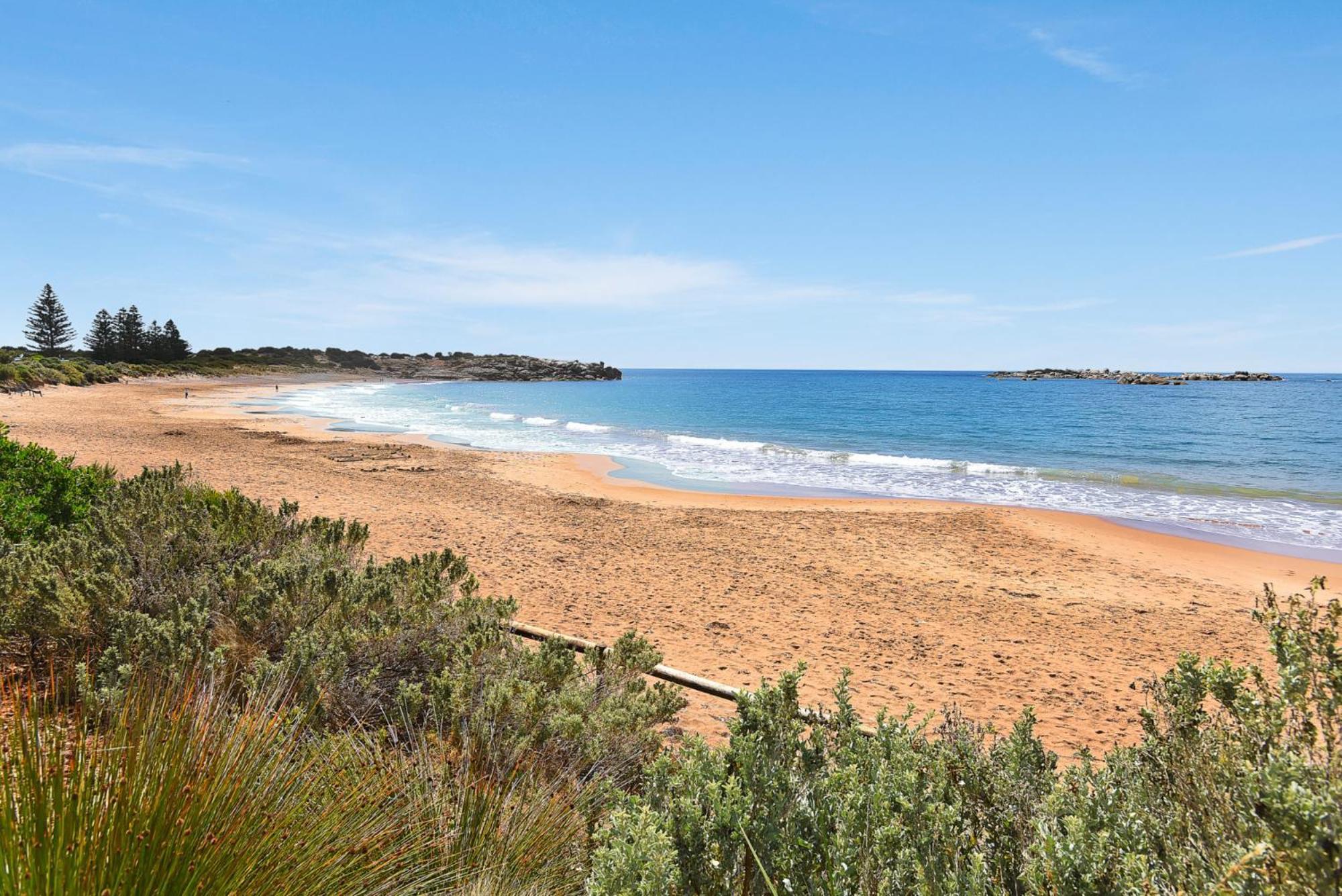 Dolphins Beachfront Apartment No 4 Port Elliot Exteriér fotografie