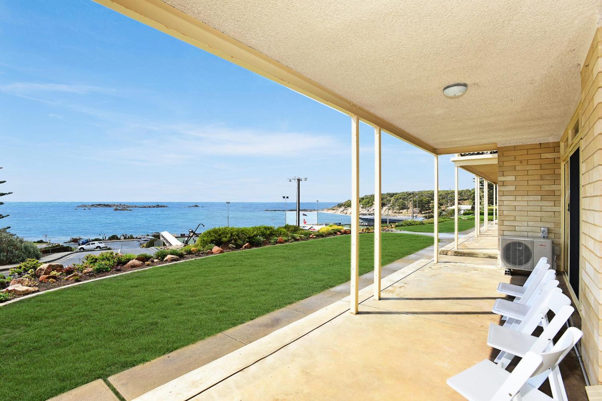 Dolphins Beachfront Apartment No 4 Port Elliot Exteriér fotografie